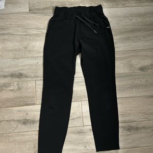 Size 2 on the fly midrise pant- EUC.